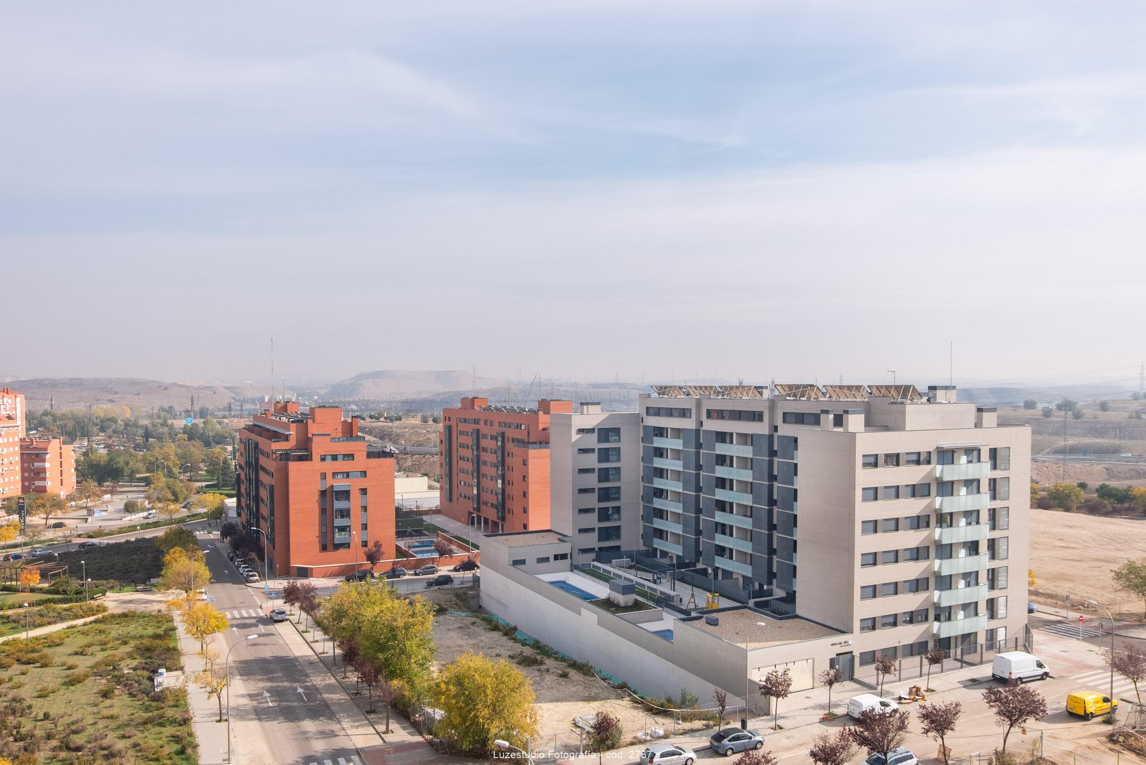 fotografía aerea de zona residencial edificio urbanización nueva construcción en madrid