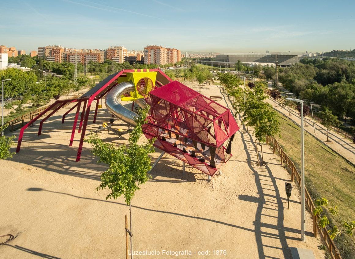 fotografía aerea elevada parque infantil trex obra publica marid rio