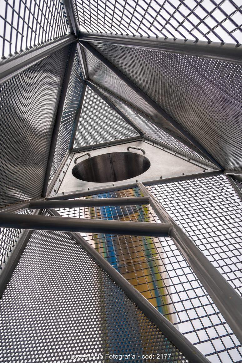 fotografía de arquitectura estructura de acero plano contrapicado en galicia
