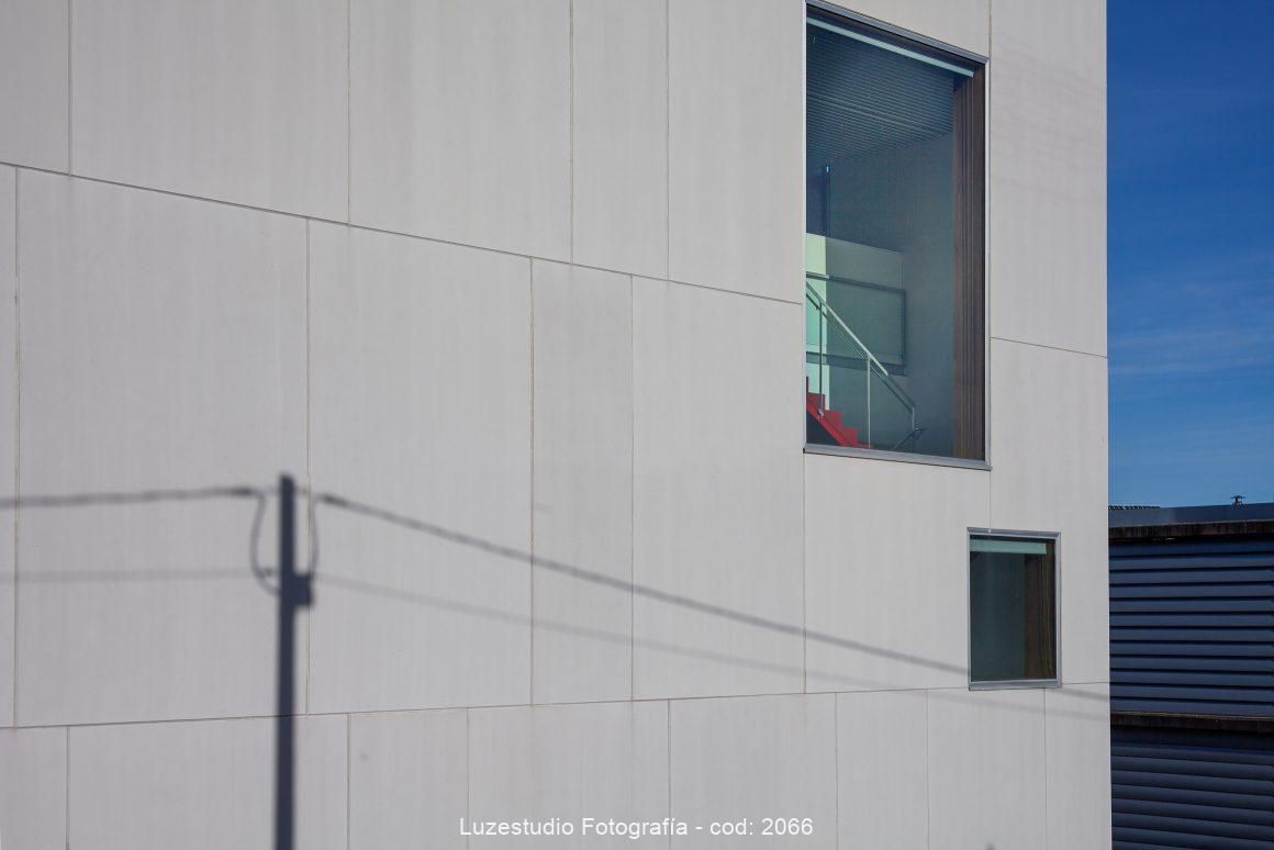 reportaje de fotografía de arquitectura edificio cica fachada con ventanas
