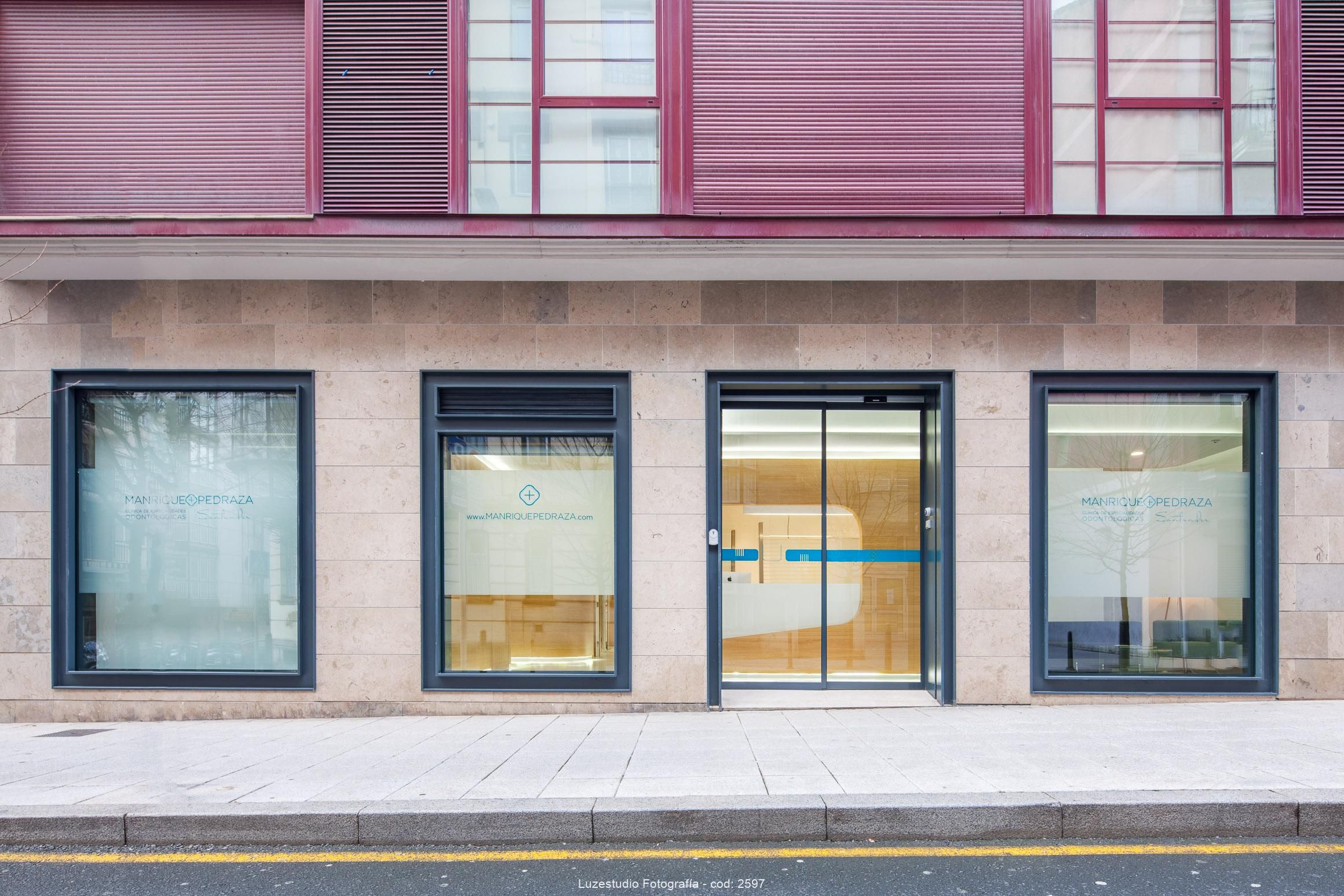 fotografía de arquitectura en santander fachada edificio clínica dental