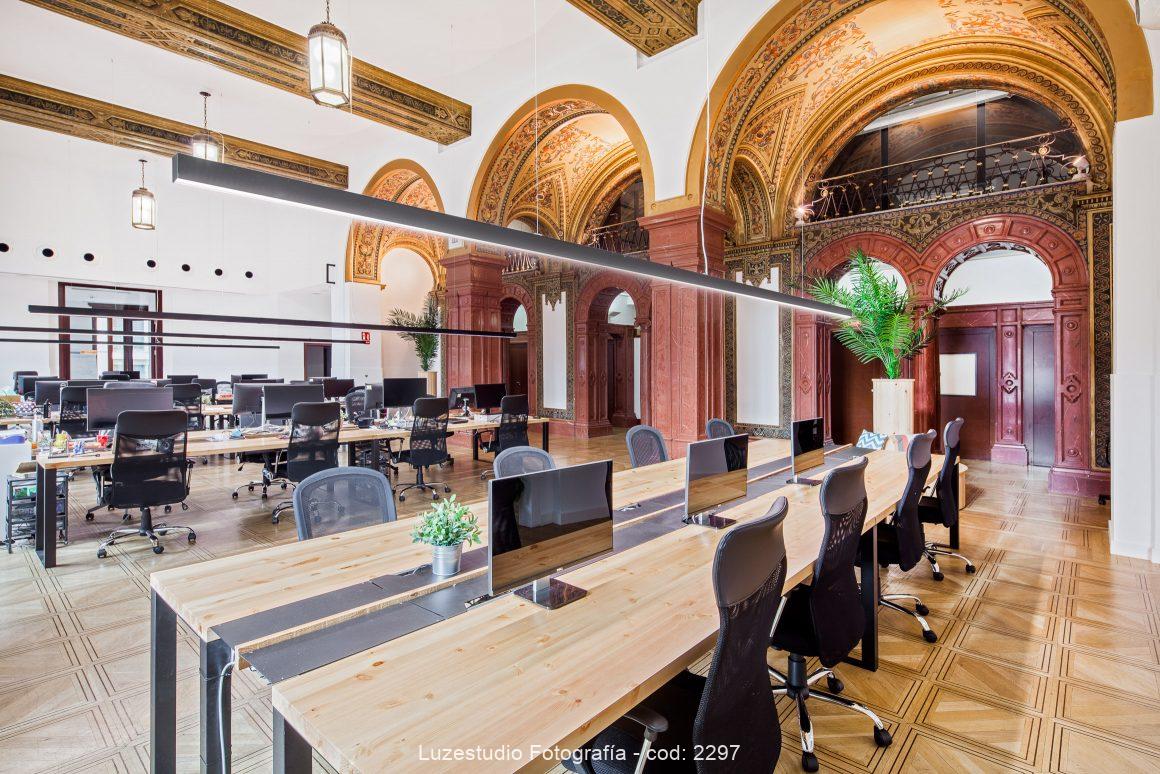 diseño de interiores moderno e industrial en oficina de carto db palacio de la prensa madrid arquitecto Pedro Muguruza Otaño