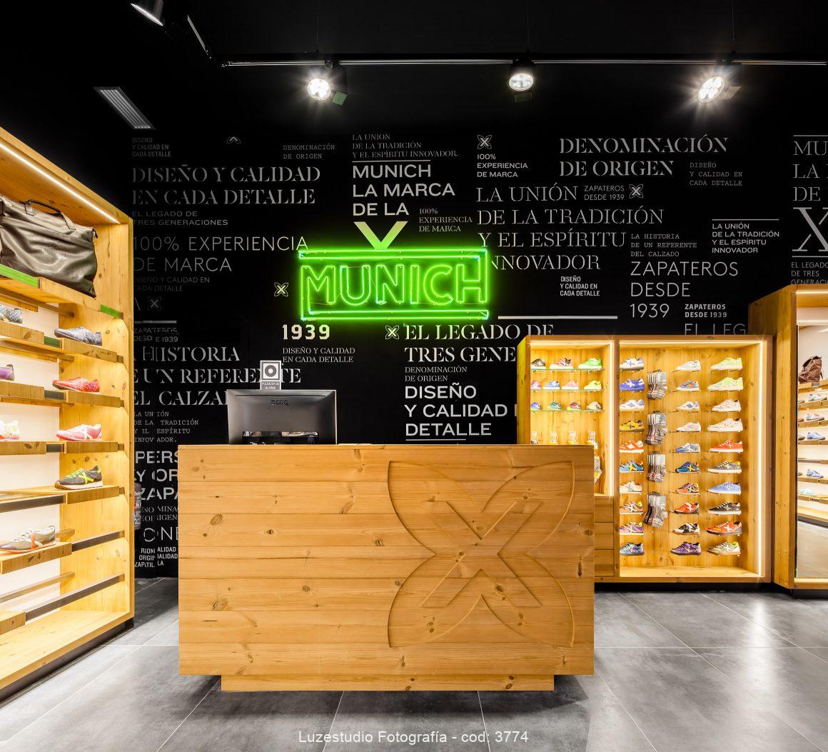 mostrador y caja en tienda Munich Sports de Madrid