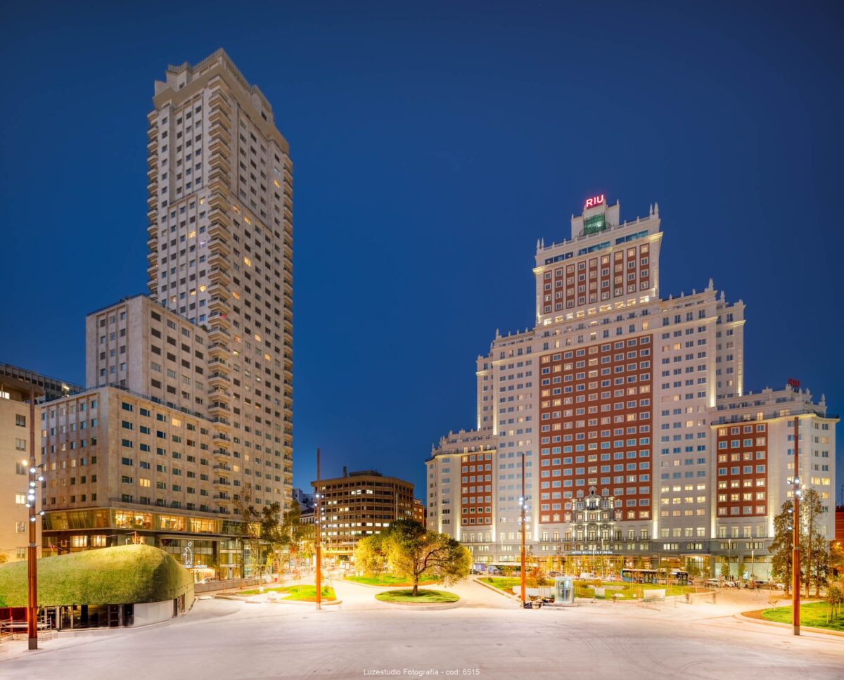 remodelación plaza españa iluminación publica fotografía de arquitectura y luminarias Luzestudio