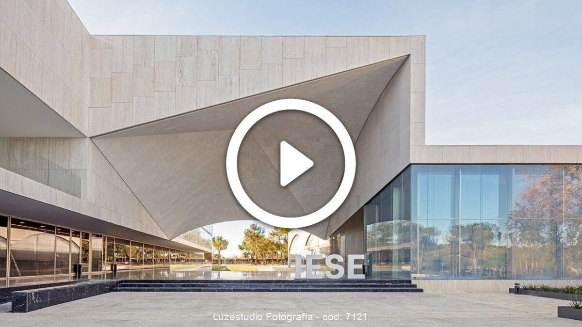 vídeo de arquitectura edificio iese business school en madrid