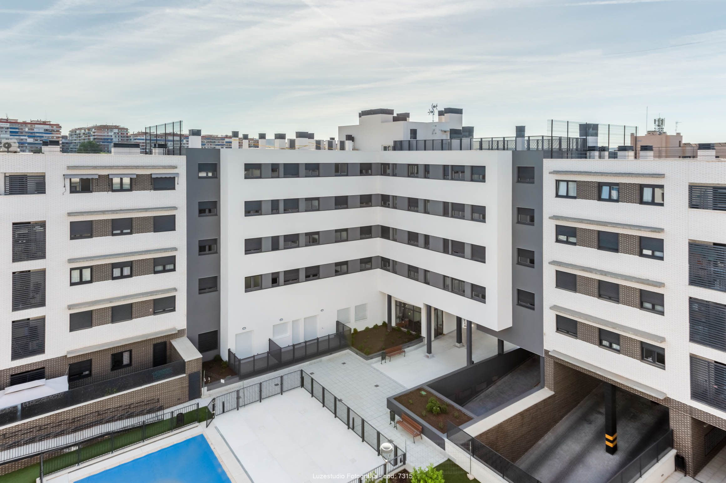 fotografía de arquitectura complejo de edificios residenciales de nueva construcción en torrenjón de ardoz