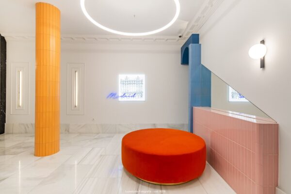 recepción lobby del hotel ikonik en gran via madrid