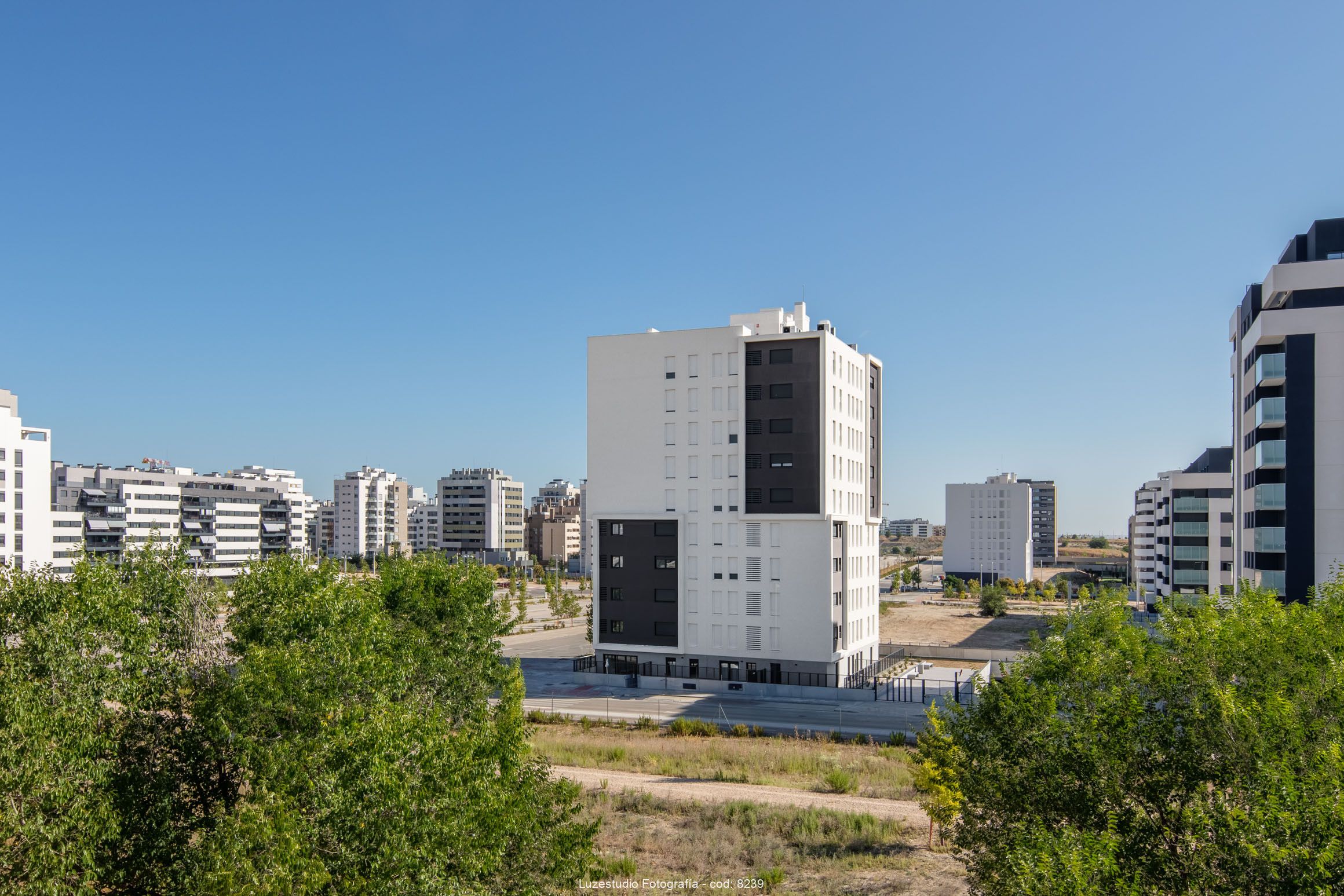 fotografía de arquitectura de Xermán Peñalver mostrando las torres de cañaveral, edificios de viviendas de Estudio7Dos Arquitectos.