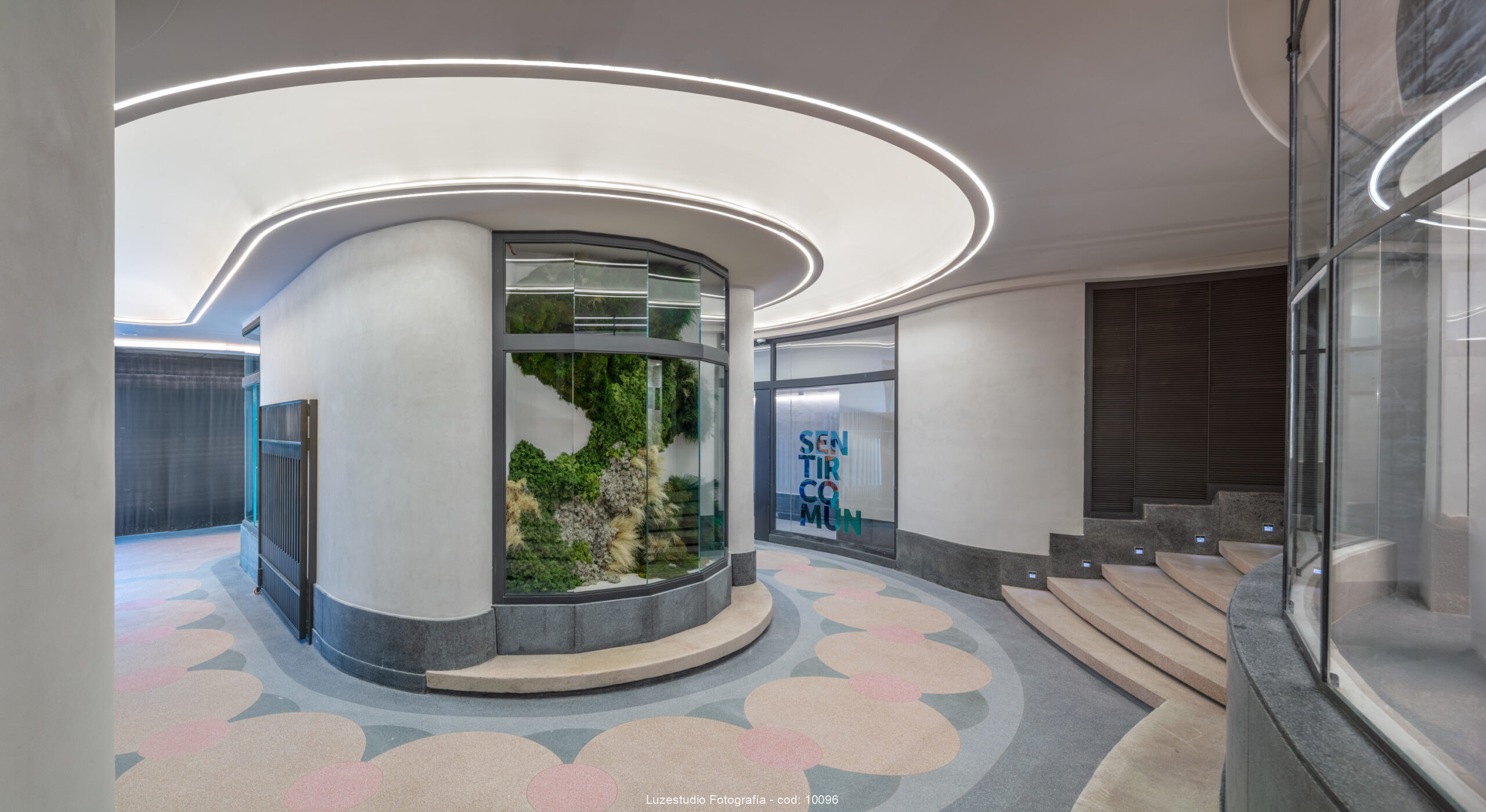 interior del edificio abanca en coruña con escaleras de acceso fotografía de arquitectura