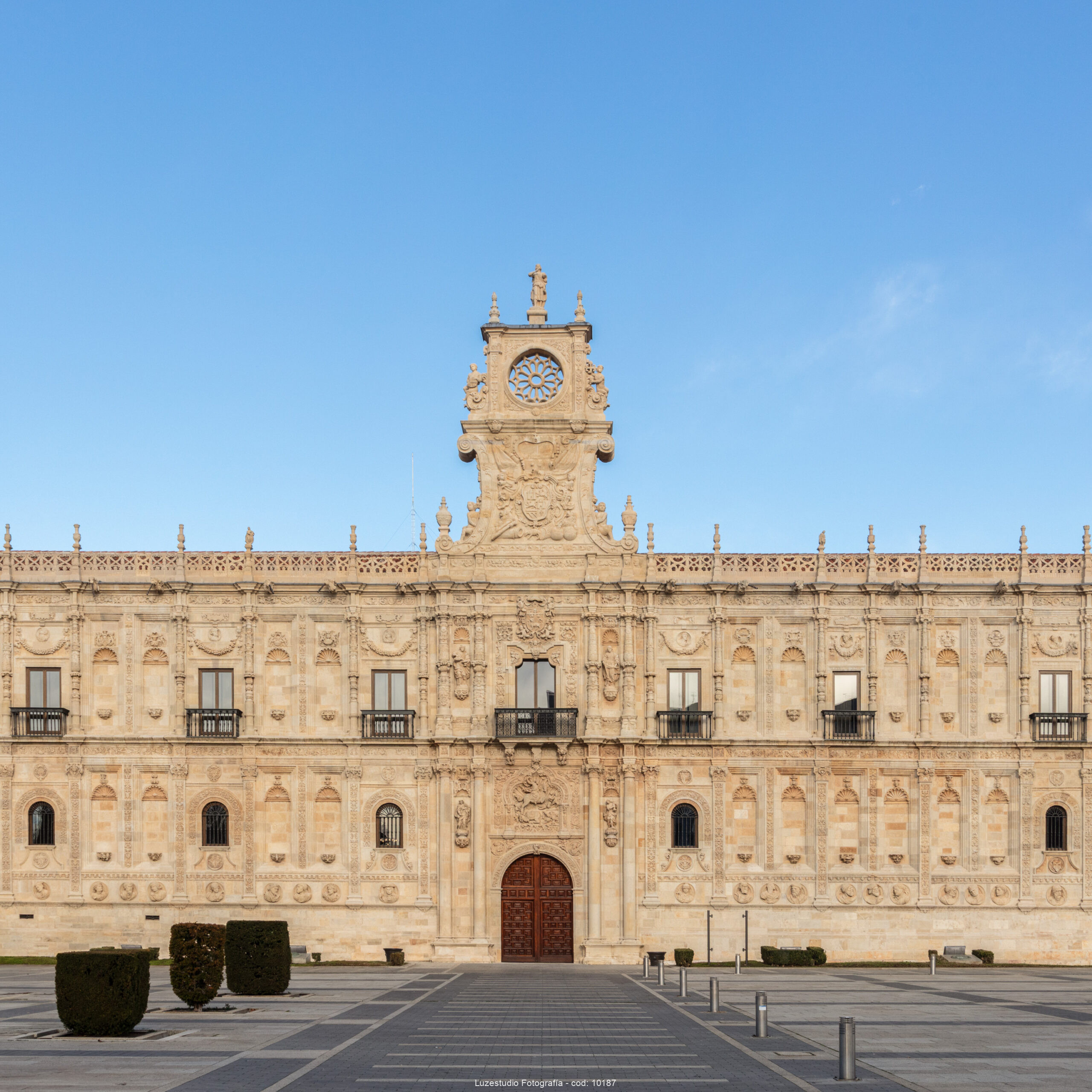Parador de leon fotografia de arquitectura e interiores por la fotógrafa alina banta2
